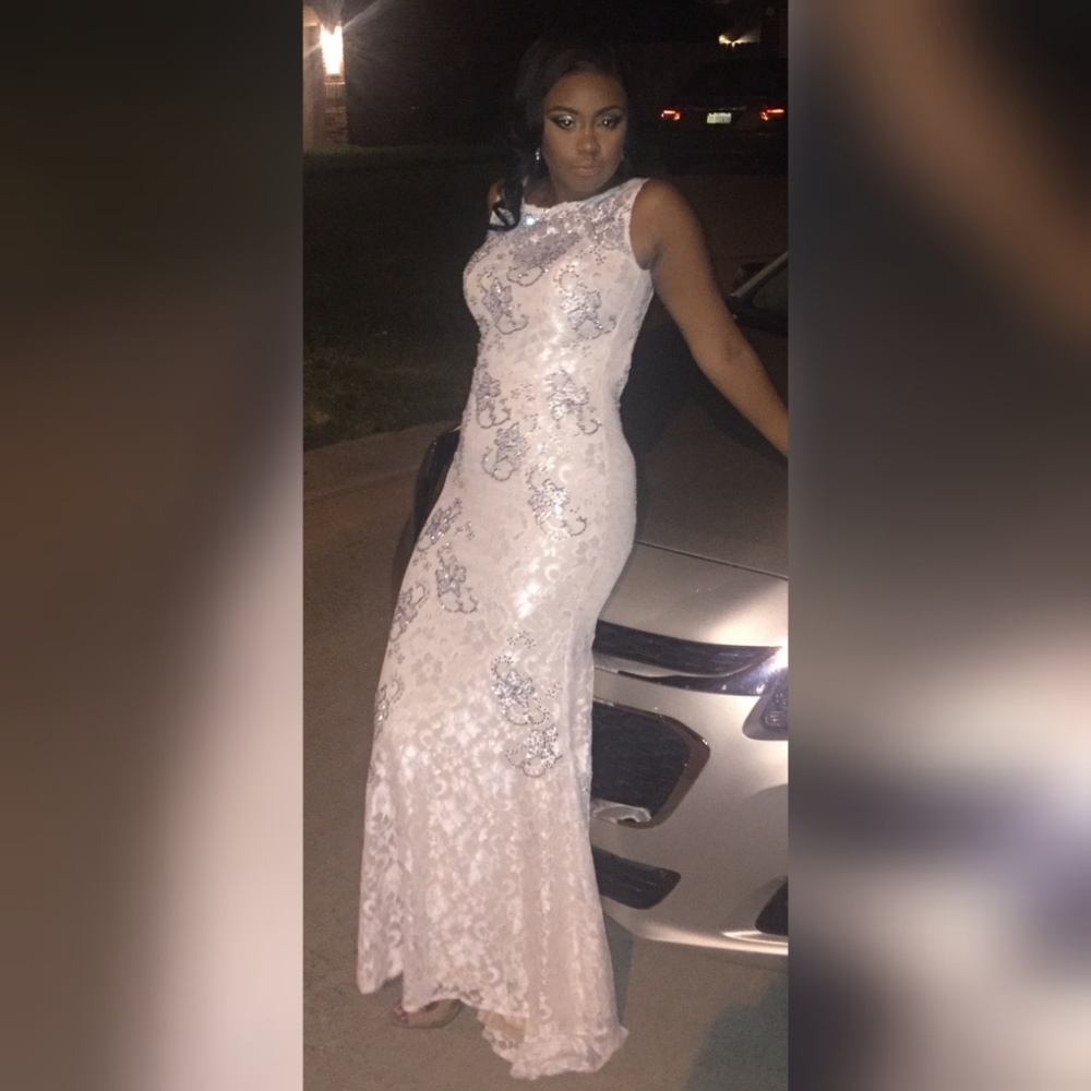 Snow White Prom - Picture 4 of 8